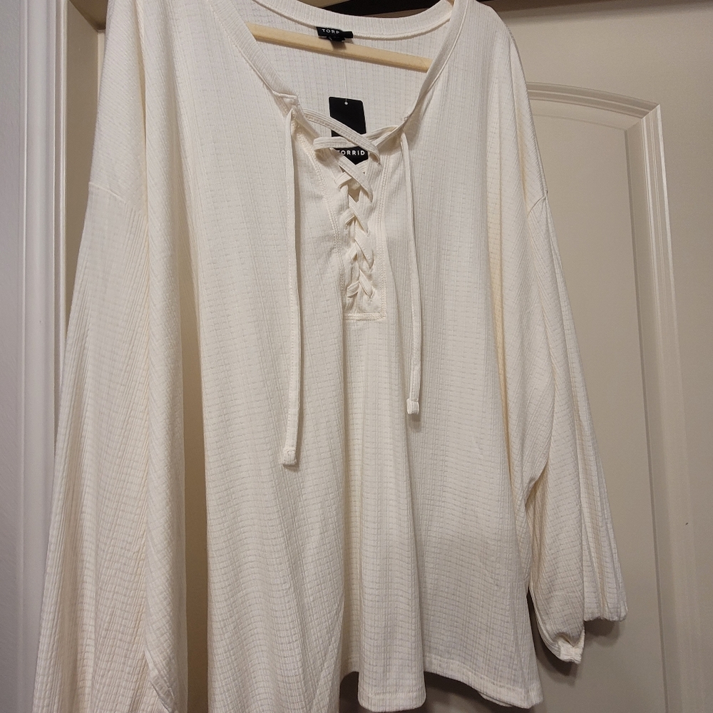 TORRID nwt ivory long sleeve top, size 5